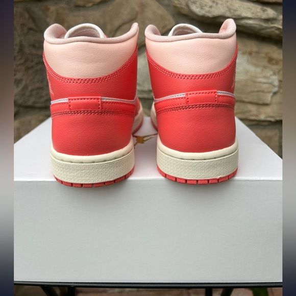 Air Jordan 1 Mid “Strawberries and Cream” Size 6.5 Women’s - Picture 4 of 11